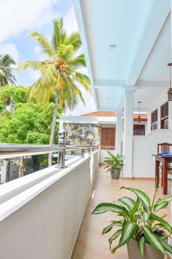Villa De White Sambur Хикадува Екстериор снимка