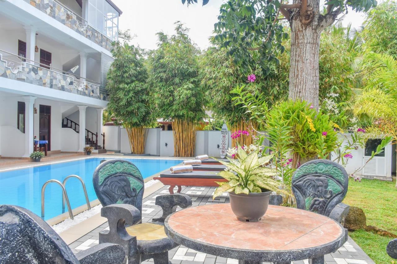 Villa De White Sambur Хикадува Екстериор снимка