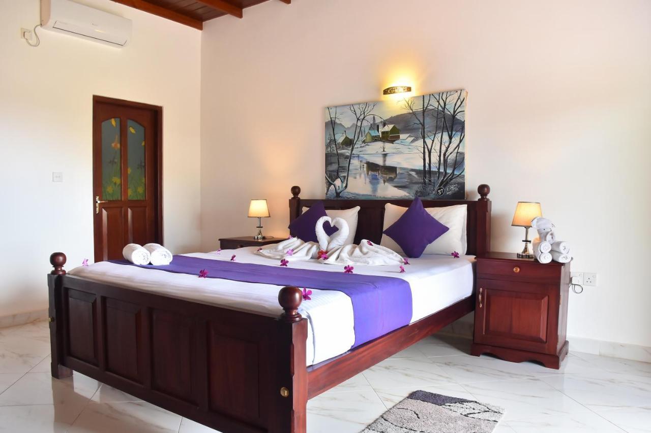 Villa De White Sambur Хикадува Екстериор снимка