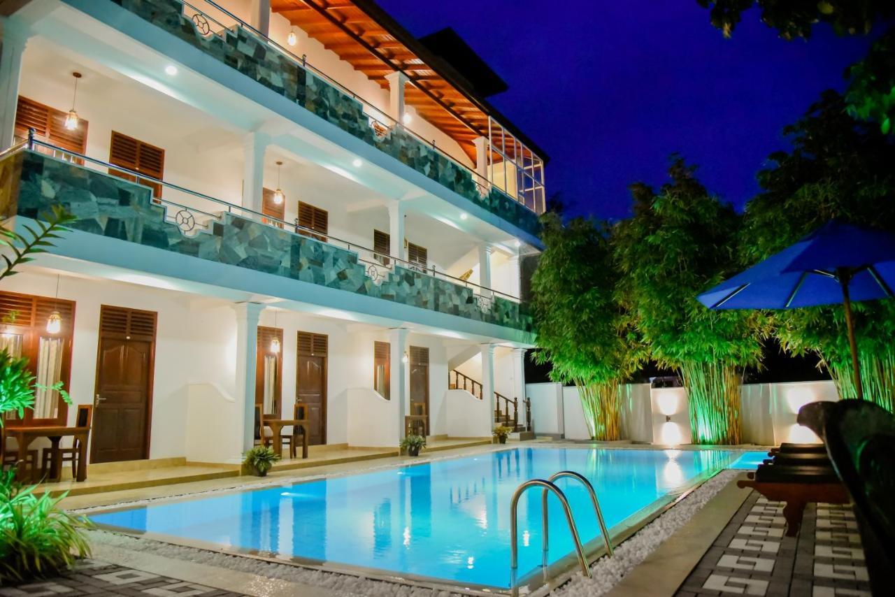 Villa De White Sambur Хикадува Екстериор снимка