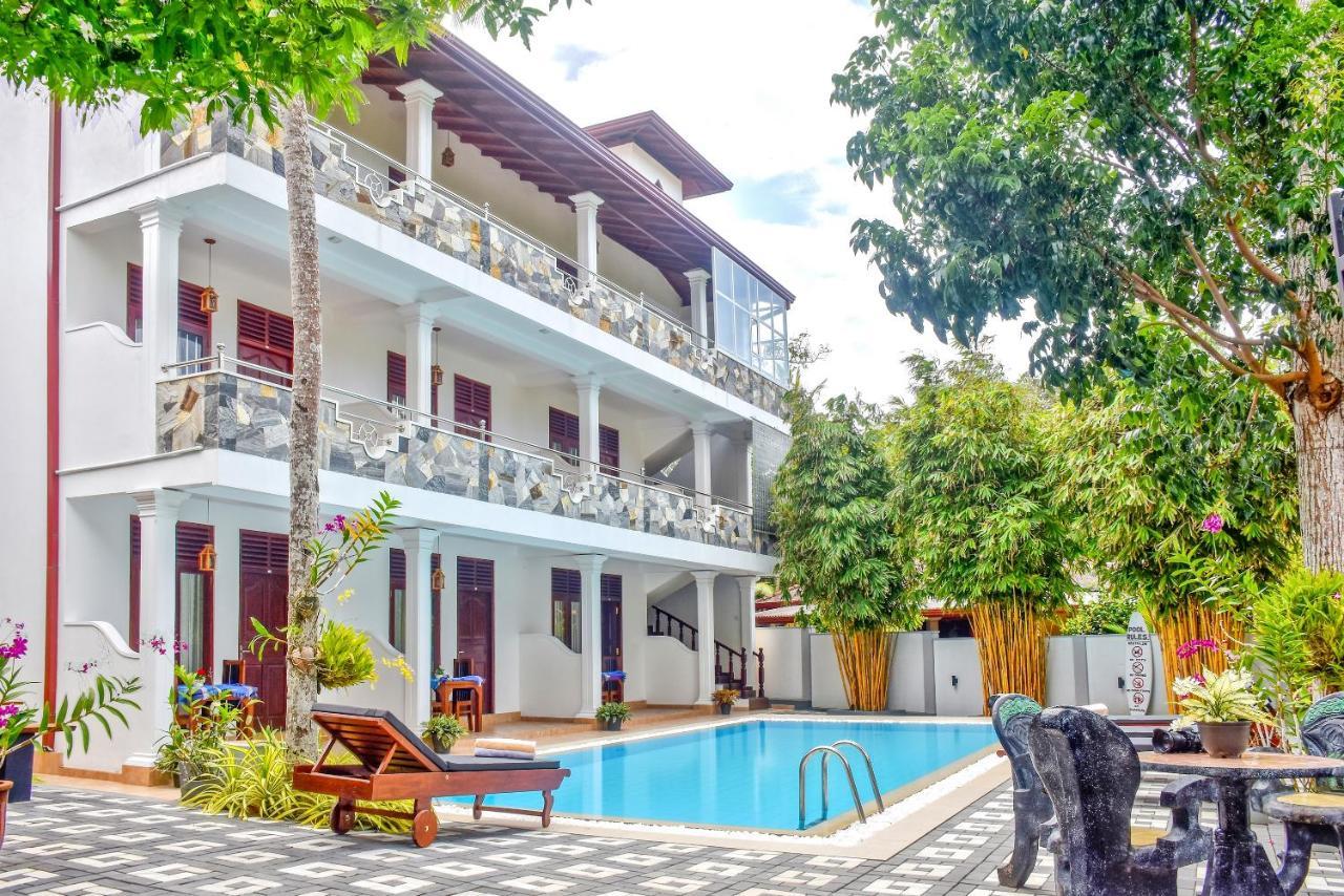 Villa De White Sambur Хикадува Екстериор снимка