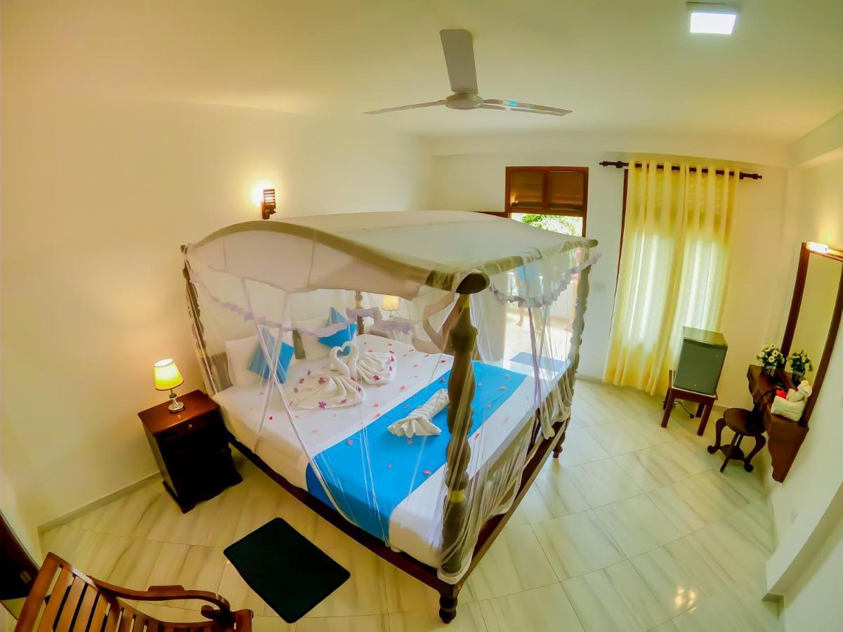Villa De White Sambur Хикадува Екстериор снимка