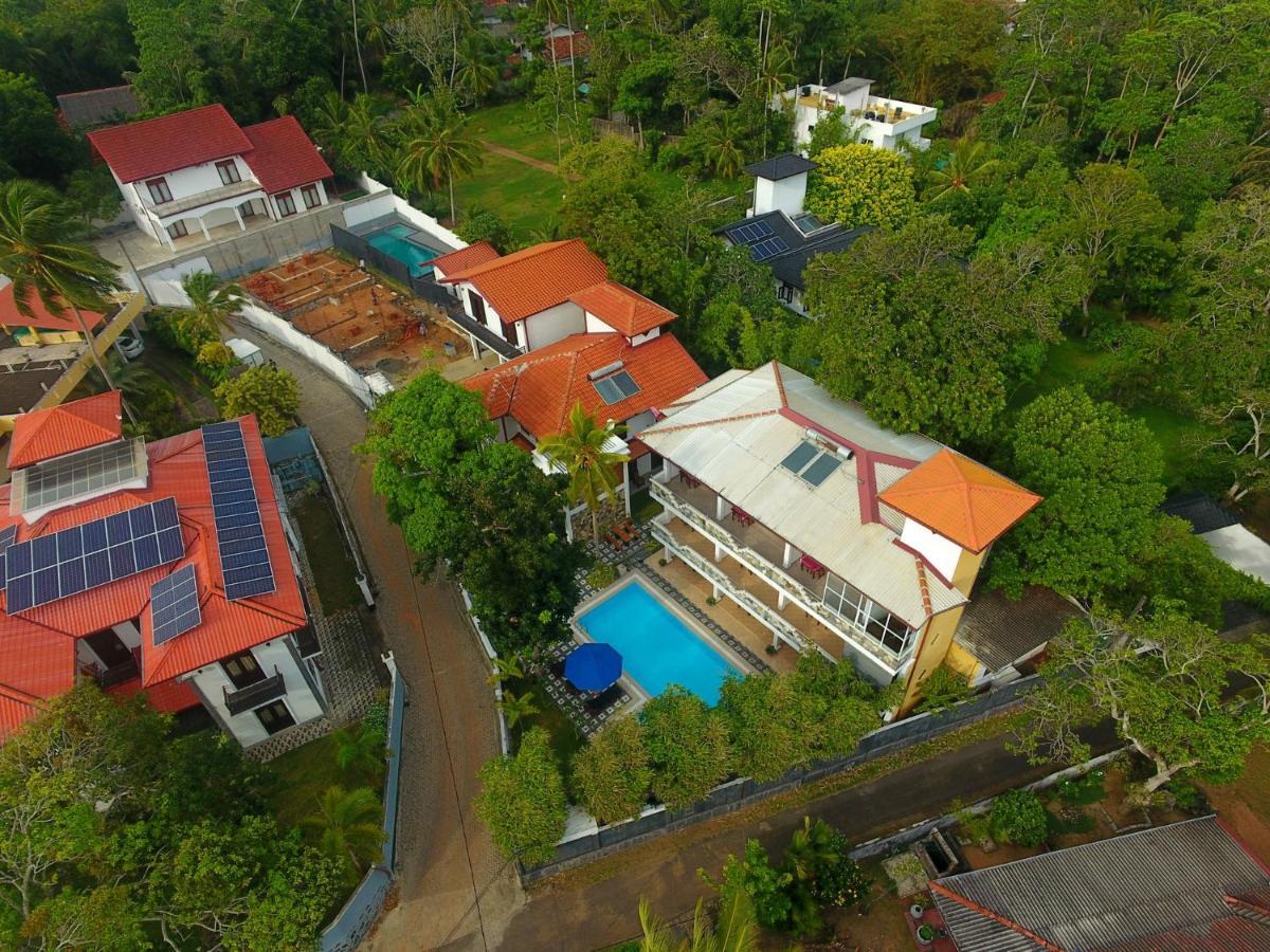 Villa De White Sambur Хикадува Екстериор снимка