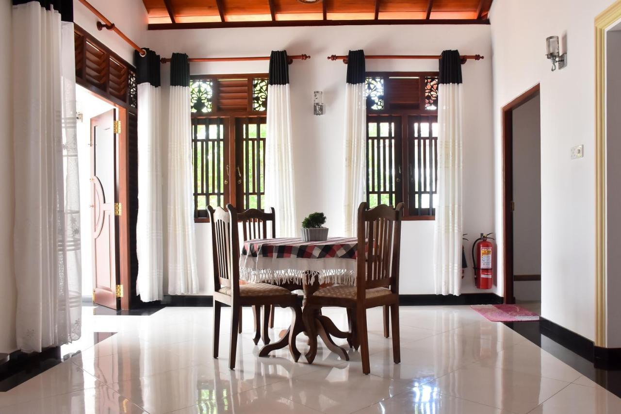 Villa De White Sambur Хикадува Екстериор снимка