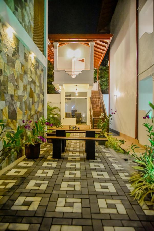 Villa De White Sambur Хикадува Екстериор снимка