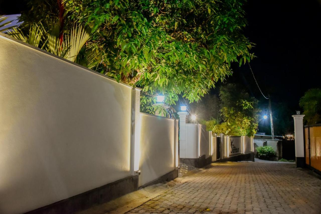 Villa De White Sambur Хикадува Екстериор снимка