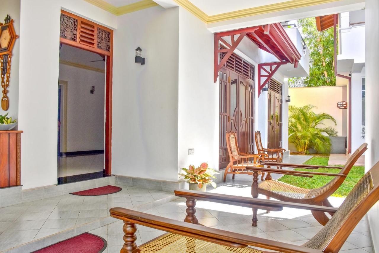 Villa De White Sambur Хикадува Екстериор снимка