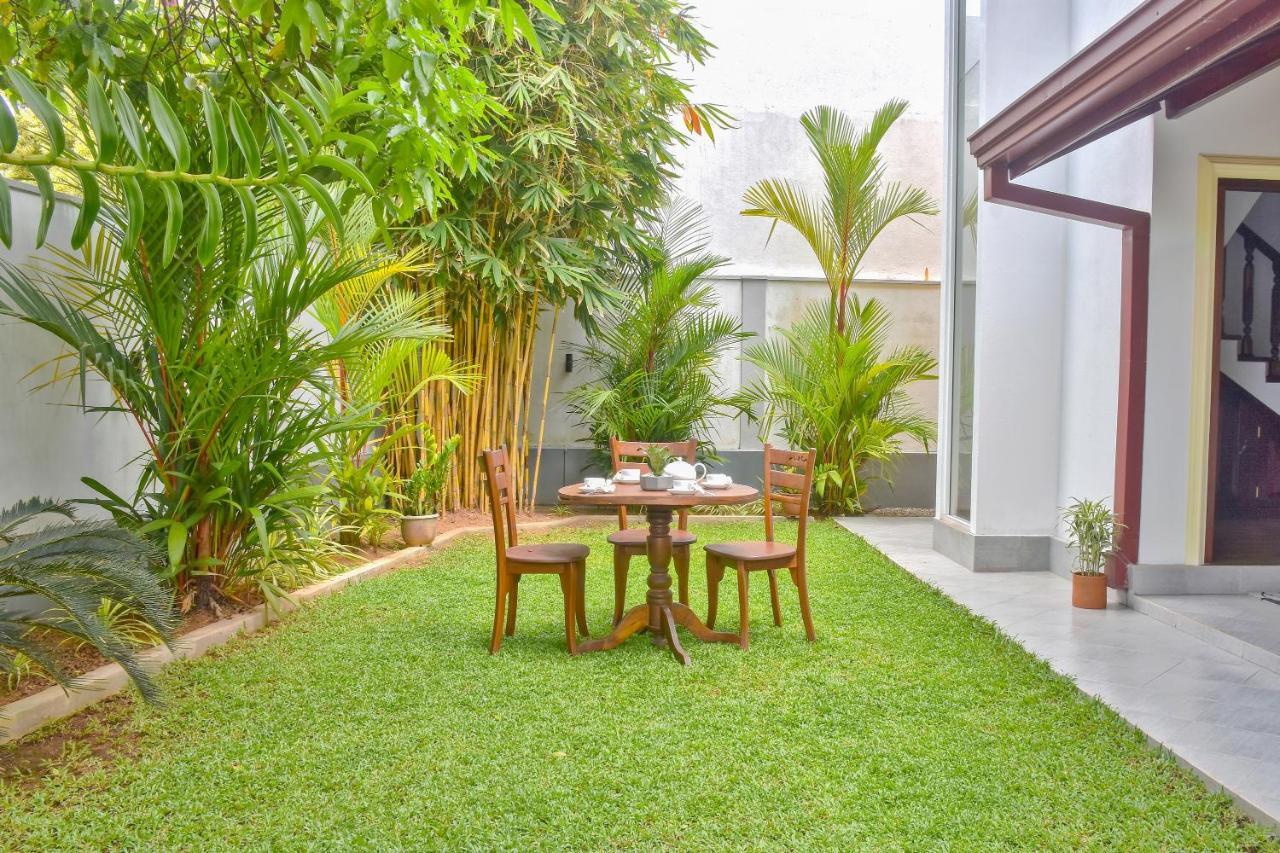 Villa De White Sambur Хикадува Екстериор снимка